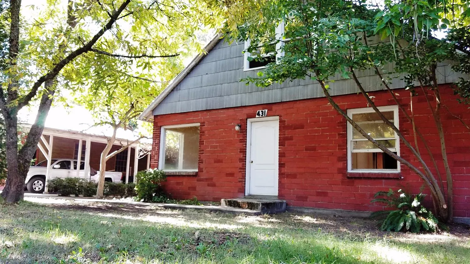 431 Pine St photo 1
