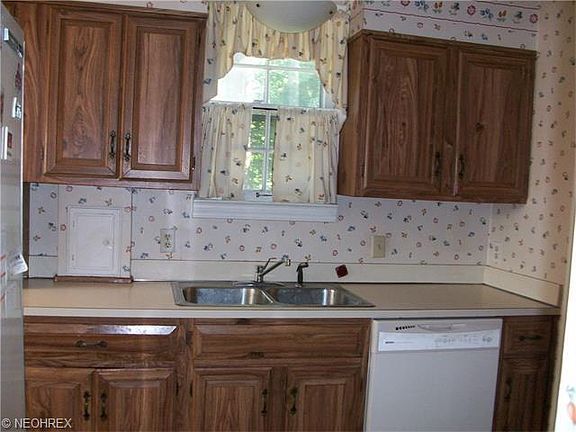 5th image of 17208 Throckley Ave