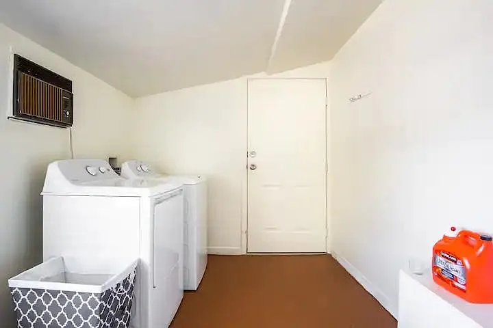2401 N Jordan Dr — Photo 14