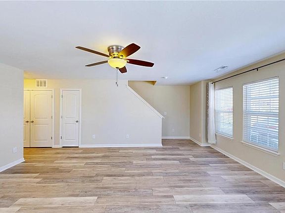 3rd image of 467 Ridgebrooke Dr