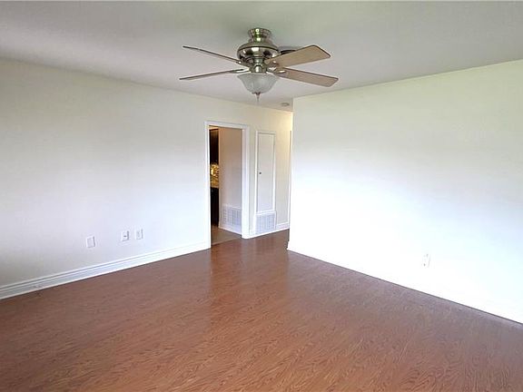 2nd image of 113 Vista Dr