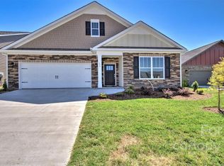 41 Thornberry Rd, Hendersonville, NC 28792