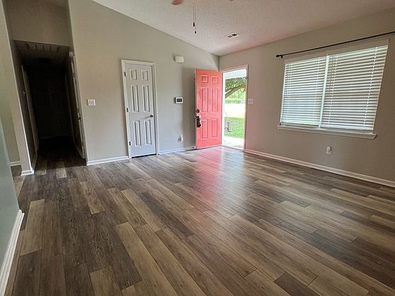 2nd image of 118 Pear Tree Ln