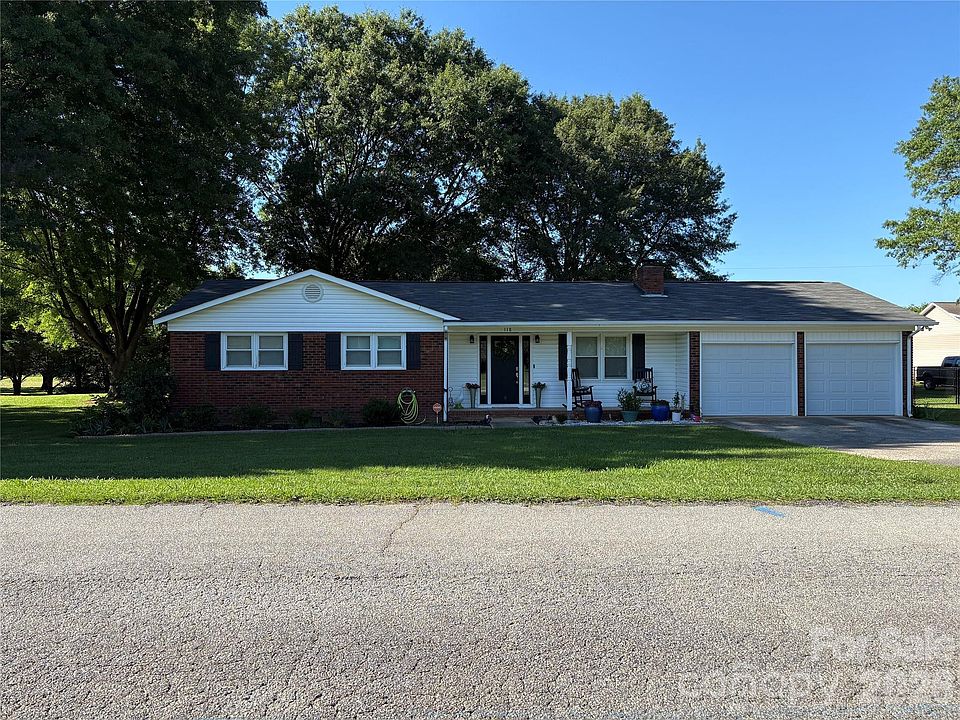 2nd image of 118 Douglas Heights Dr