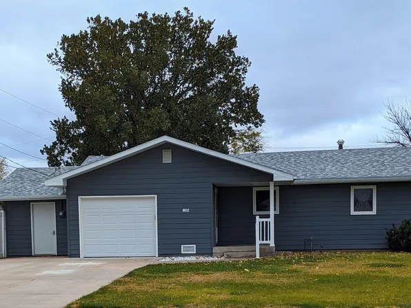 602 W 17th St, Cozad, NE 69130