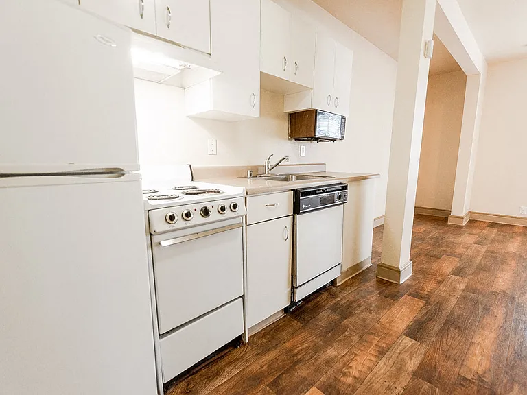 Seattle Apartments - Zindorf Apartments - Kitchen