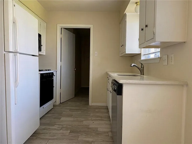 2231 Palmera Cv — Photo 7