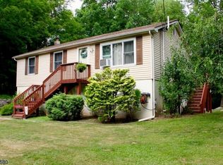 9 Burgher Rd, Highland Lakes, NJ 07422