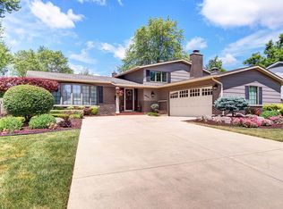 2902 N Mitchell Ave, Arlington Heights, IL 60004