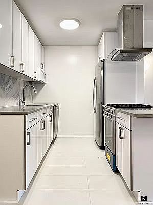 5th image of 615 Kosciuszko St #1