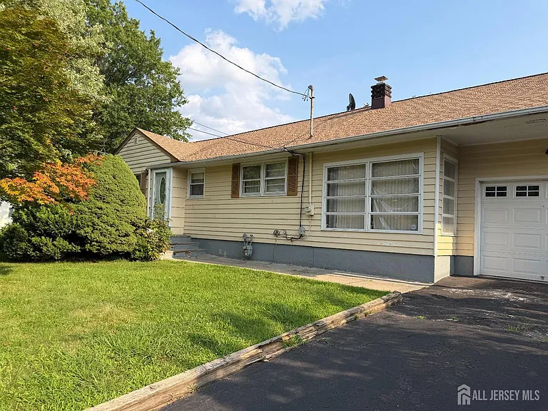 943 New Dover Rd — Photo 2