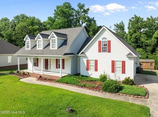 2639 Plumosa Dr, Grimesland, NC 27837