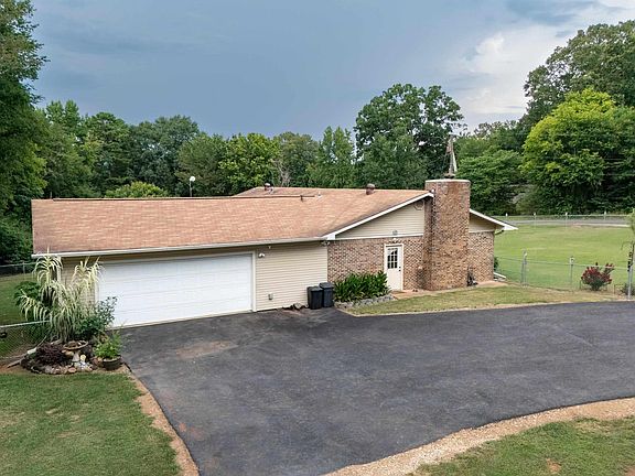 4th image of 621 Arrowhead Rd