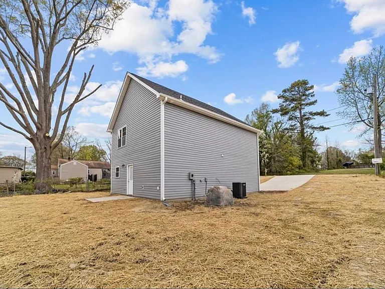 3902 Fairall Dr — Photo 2