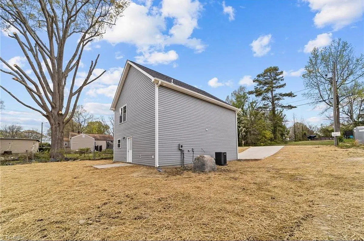 Building Photo - 3902 Fairall Dr