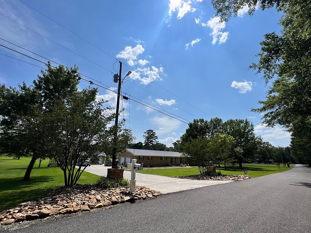 1002 Cochran Dr - Property Image