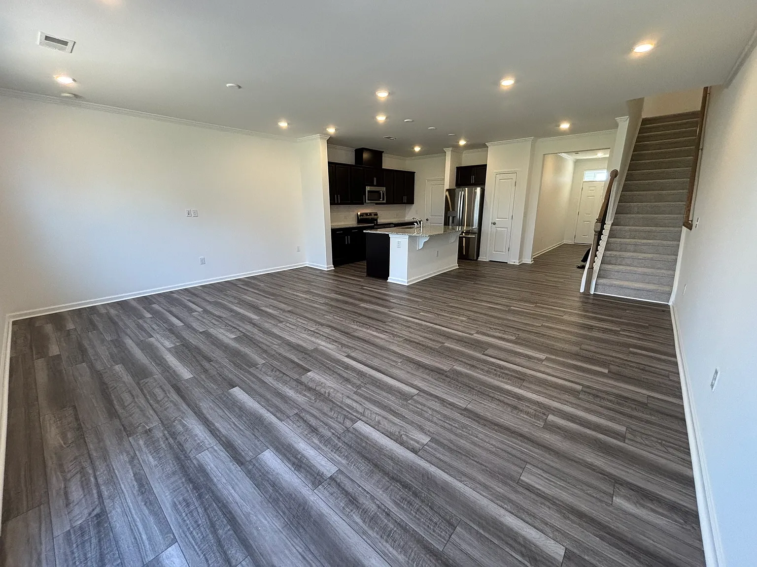 3 bed, 2.5 bath, 1800 sqft, $1,800 — Photo 3