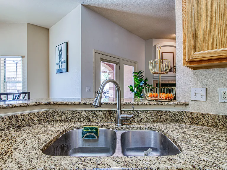 706 Lauren St — Photo 16
