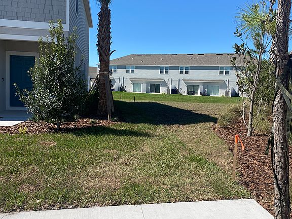End unit on culdesac with side yard
