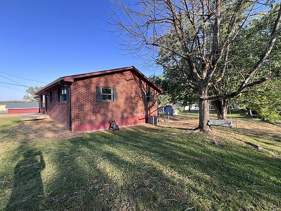 4th image of 208 Cedar Ave