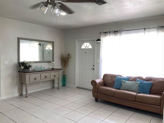 4th image of 730 E Melrose Cir