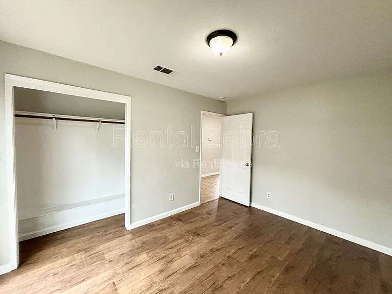 920 Vermont Ave — Photo 8