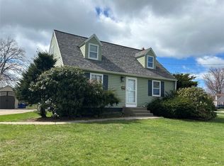 322 Lake Cliff Dr, Erie, PA