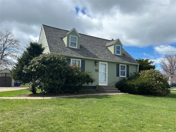 322 Lake Cliff Dr, Erie, PA 16511