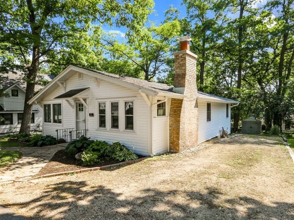 15 Geneva Ln, Fontana, WI 53125