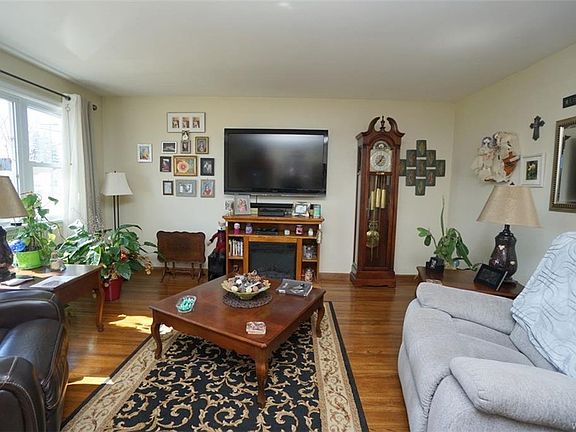 4th image of 6141 Karen Ave
