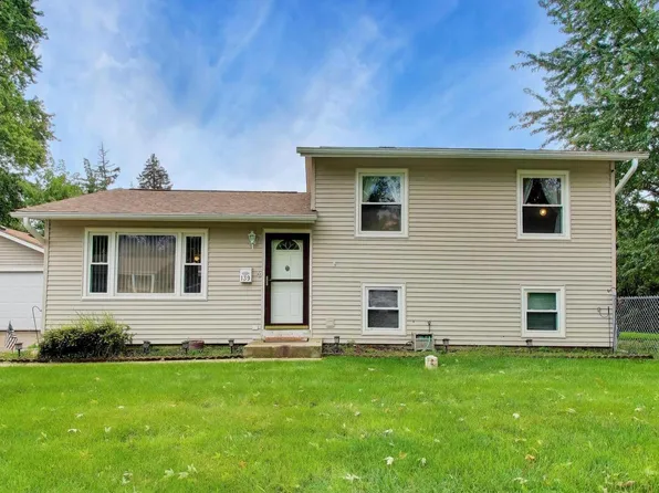 139 W Melody Ln, Woodstock, IL 60098