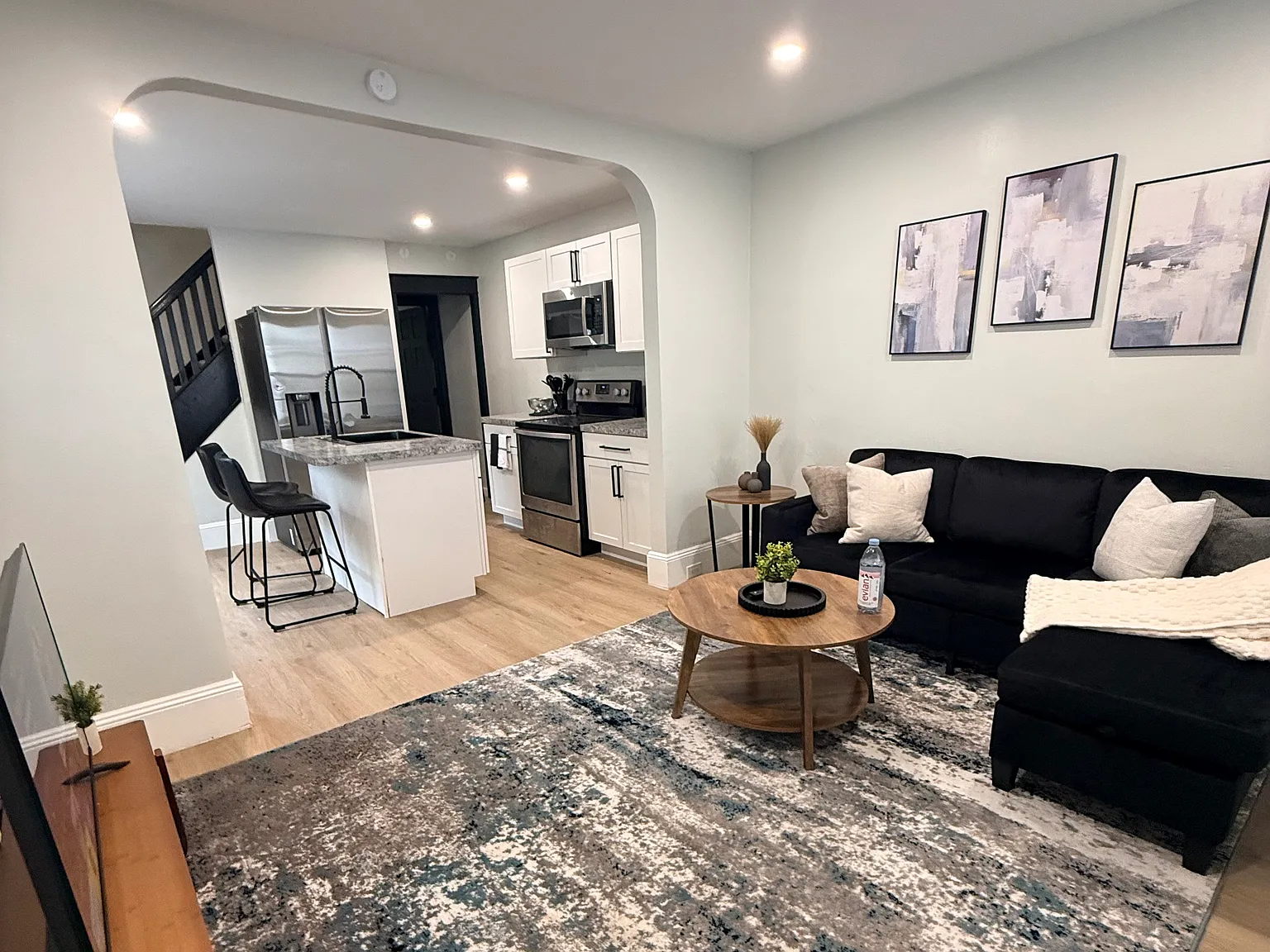 5 bed, 1300 sqft, $750 — Photo 1