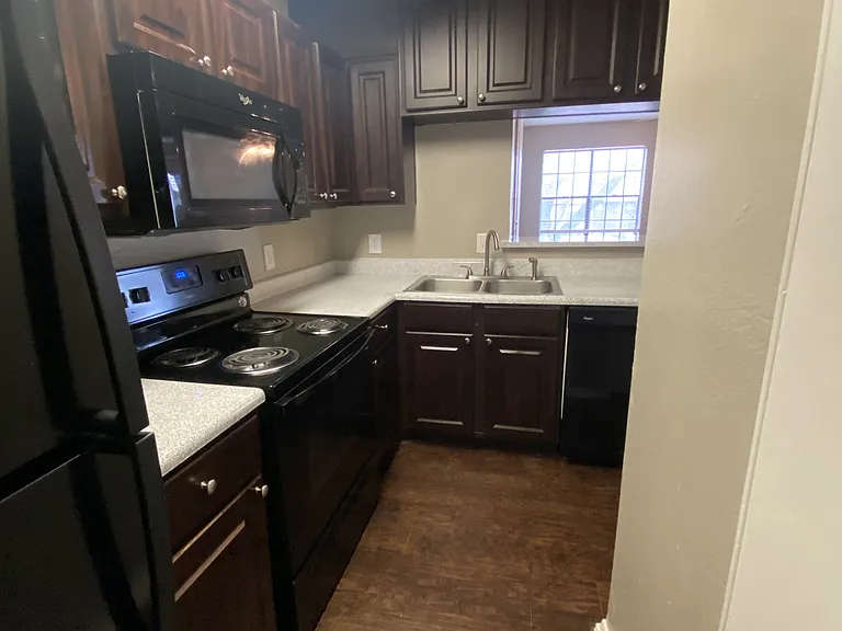 Walnut Creek Apartments — Photo 27