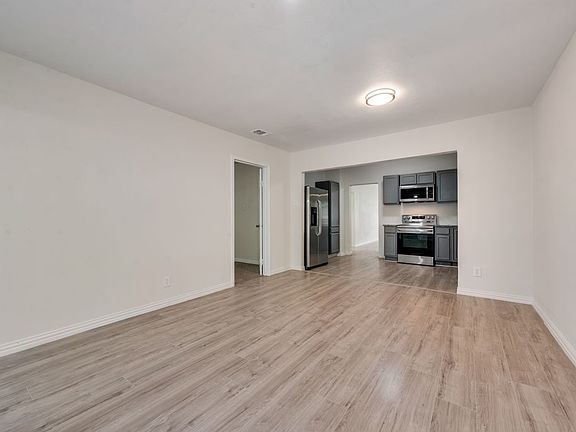 3rd image of 2704 Rosen Ave
