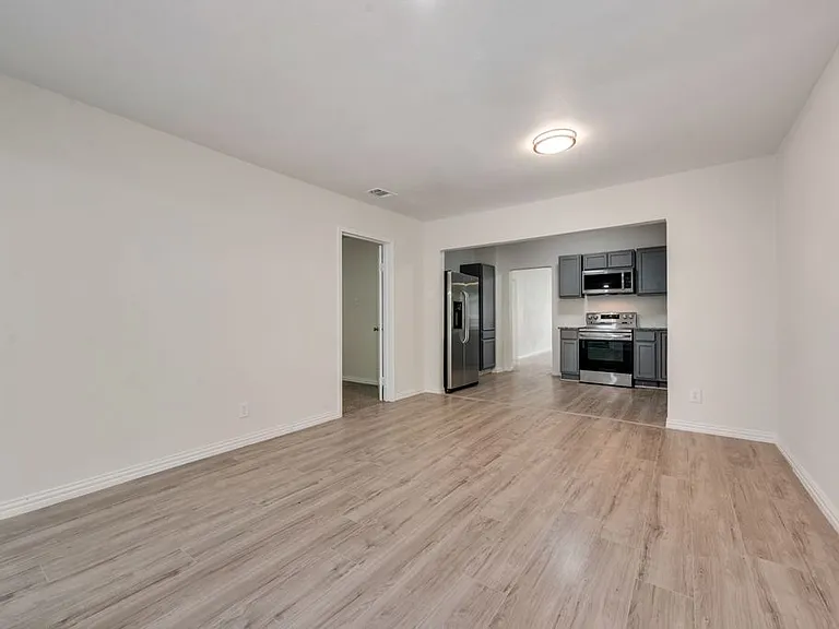 2704 Rosen Ave — Photo 3