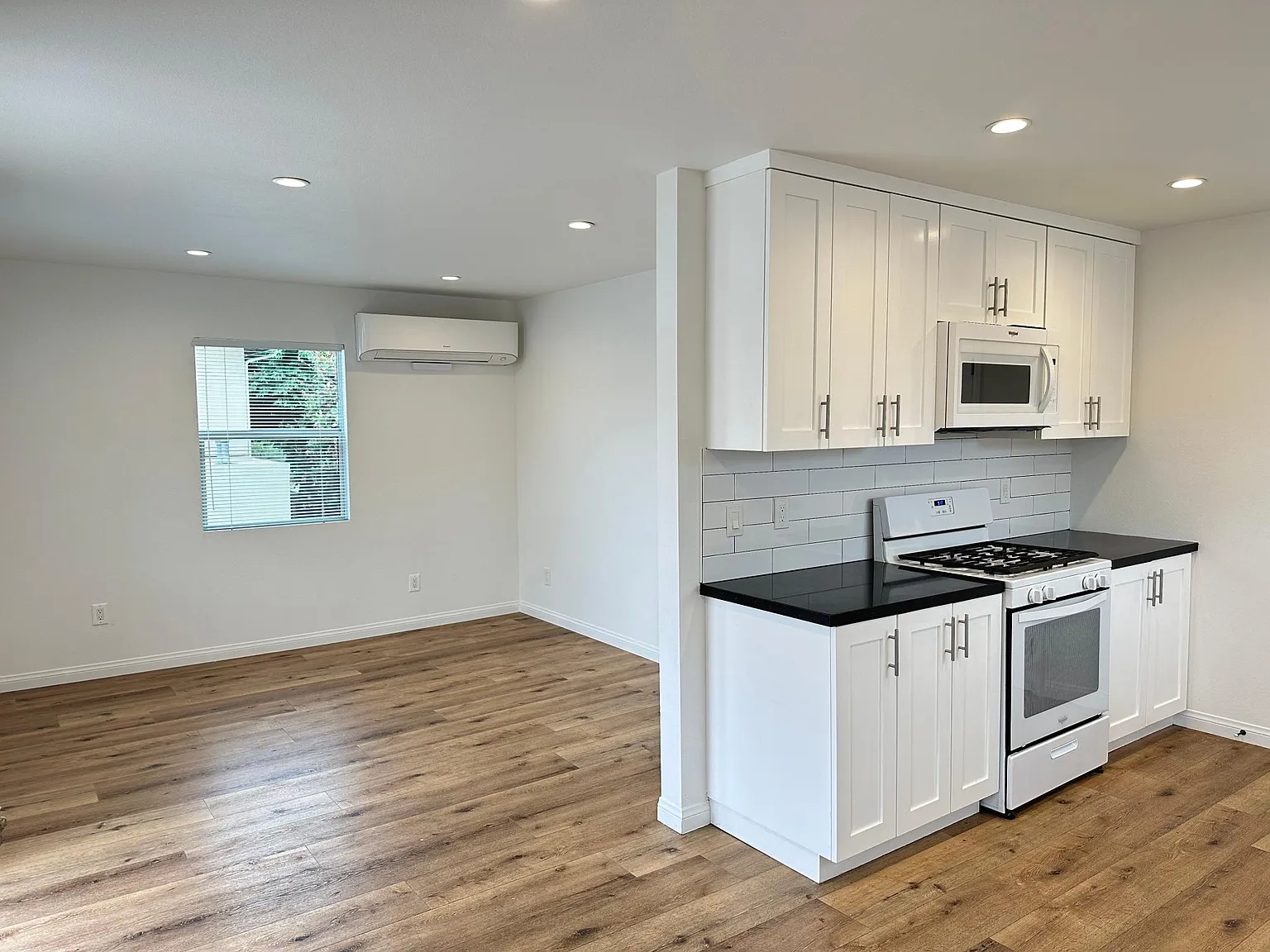 1 bed, 450 sqft, $2,095 — Photo 1