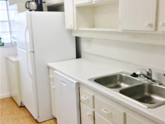 4th image of 4900 Biscayne Dr APT 22