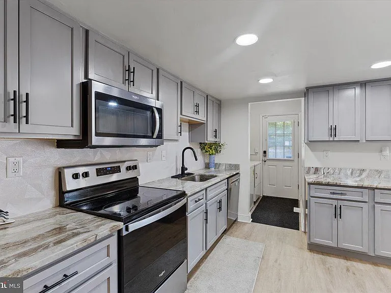 12909 Marquette Ln — Photo 8