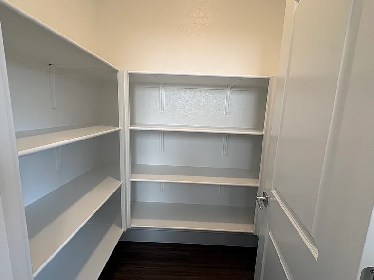 7966 Lamplight Dr — Photo 3