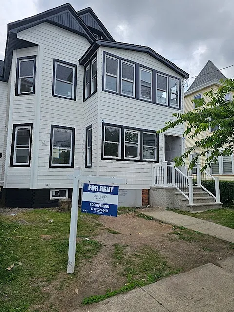 53 Marsellus Pl #2