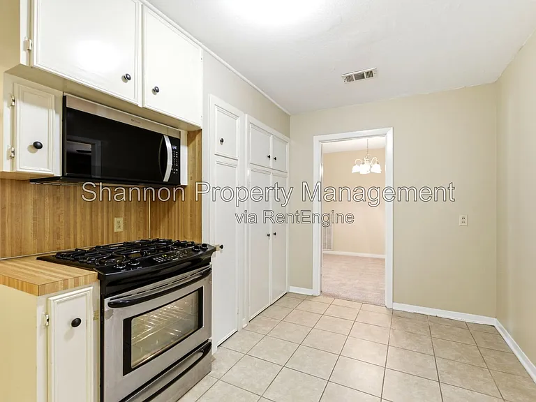 8406 Highcrest Dr — Photo 15