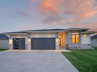 125 NW Alderleaf Dr, Waukee, IA 50263
