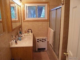 4th image of 52 Plainedge Dr