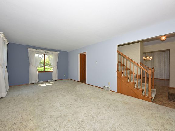 5th image of N82W18317 Williamsburg Ct