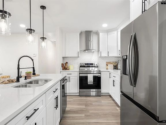 4th image of 6004 S 6th St #1
