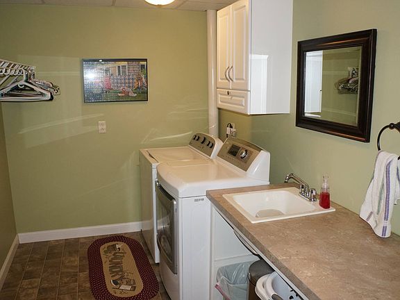 4th image of 737 Riverview Dr