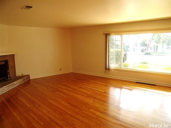 3rd image of 1179 Country Club North Blvd