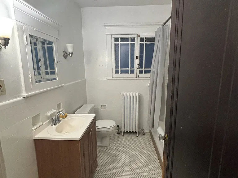 373 Elmwood - 6 — Photo 13
