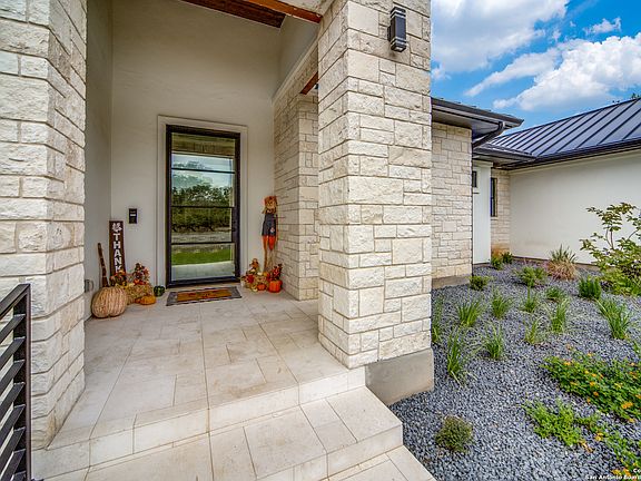 3rd image of 551 Oracle Dr