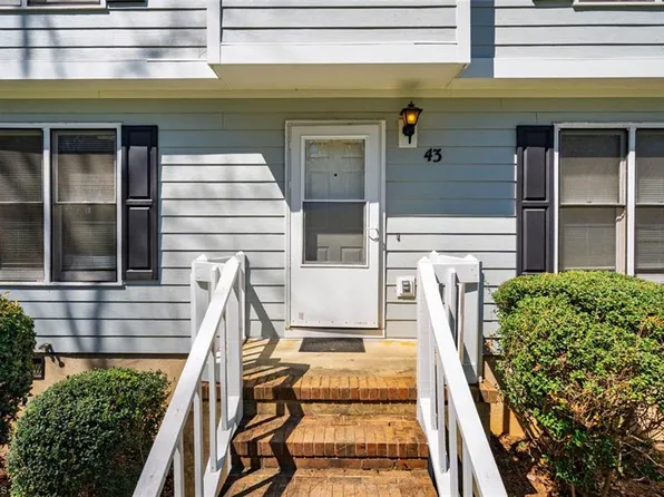 121 Westview Dr APT 43, Carrboro, NC 27510